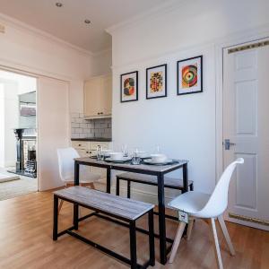 Modern 3-bed House Parking & Family & Friends
