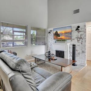 Rustic Urban Escape Serene Home near the Beach