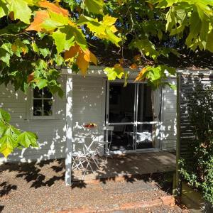 Elmwood Studio 143 Papawai Rd A quiet place just out of town