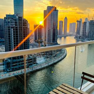 Vserve Stylish Suite 1 BR with Burj Khalifa and Canal view