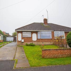 3 Bed - Sleeps 4 - Free Parking - Private Garden
