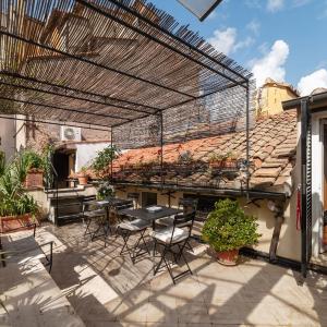 Orange Room with bathroom and Shared Terrace