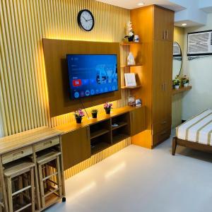 Unit 23L T-B The Pearl Place Ortigas