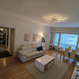Spacious and bright apartment for 4