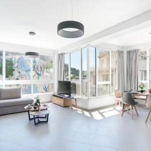 Chic New Apt with Acropolis View in Monastiraki