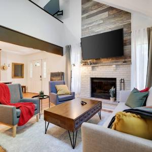 Cozy 3 BR Game Area Fire Pit