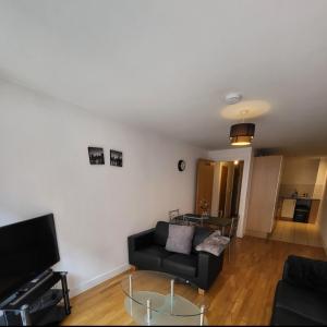 1 room in shared 2 bedroom apartment R1