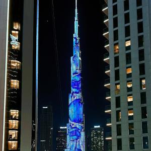 Vserve - 1 BR Iconic Burj Khalifa full view