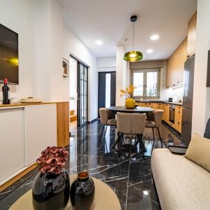 Iaspis Luxury Apartment with Pool