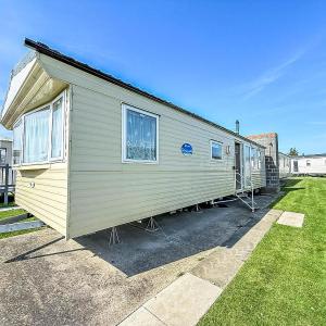 6 Berth Staycation Caravan Nearby Clacton-On-Sea In Essex Ref 26254E
