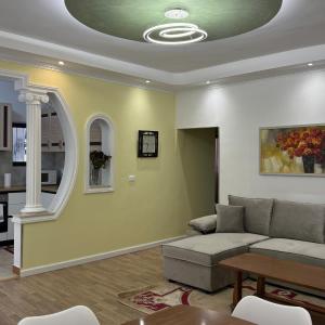 Central Comfort 2BR with Lush Living Room