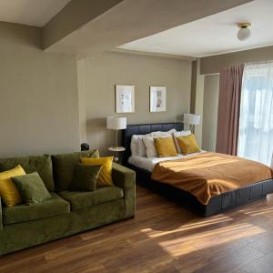 Spacious studio flat next to Earls Court Station