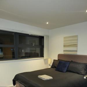 1room in shared 2 bedroom apartment R2