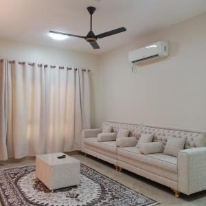 Al Khashabah Apartment شقة في طريق إزكي - سناو