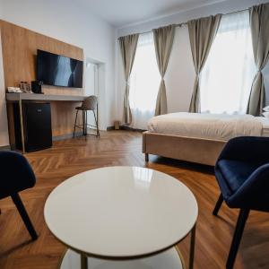 Aristide House - Premium Luxury Self Check-in Rooms and Suites Central