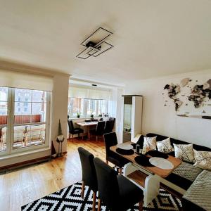 Light & Wood Design - 89 m2 Apartment in Prague