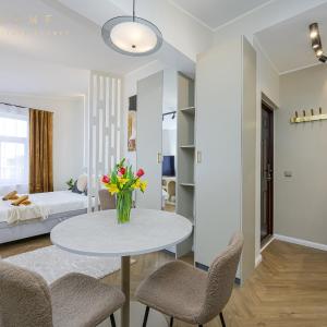 Cozy Old Town Apartment with Free Parking, AC & Kitchen