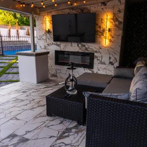 Beautiful and cozy family house pool and barbecue
