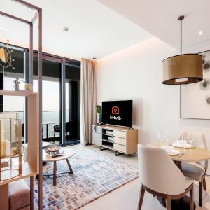 Stunning 1BR with Marina View And Beach Access