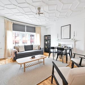 Huge 2 Bedrooms 3 Beds! Covent GDN 3 min to subway