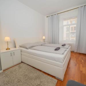 4 Bob's Apartments - 3 bedrooms, King size beds