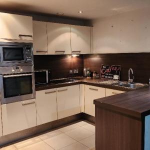 Central Manchester Flat with panoramic views on tenth floor