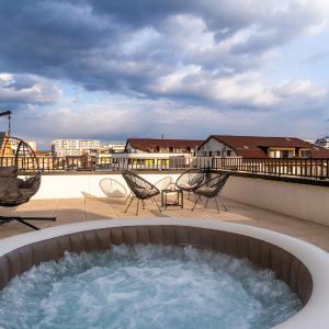 Skylark - Cairo Penthouse cu Jacuzzi si Vedere la Munte