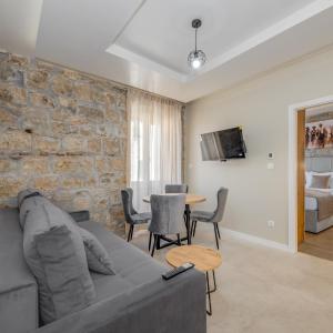InMotion Luxury Rooms