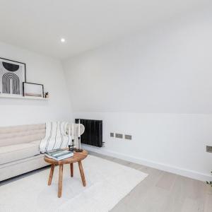 2Bed 2Bath Apartment in Liverpool Street, Steps to Brick Lane, Spitalfields & Shoreditch