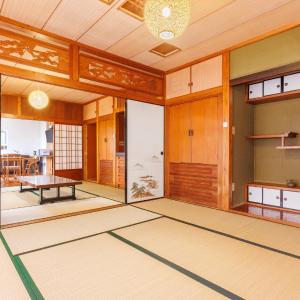 Grandmas House 山の宿は1棟貸で炭でBBQ可能でベッドルーム有