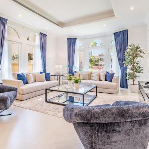Near the Beach 4BR Villa with Assistant's Room, Minutes Away from the Mall and Monorail, Canal Cove, Palm Jumeirah by Deluxe Holiday Homes