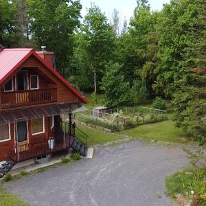 Maison-chalet sur domaine privée à l'orée de la forêt