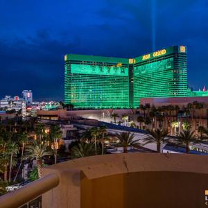 MGM Signature-04-602 1Br 2Ba Balcony Suite