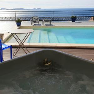 LES SUITES LOVE 2 SPA VUE MER PISCINe