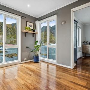 Seahouse Apartment with amazing views!