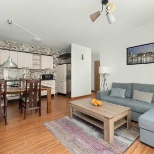 Przytulny apartament z Parkingiem by Noclegi Renters
