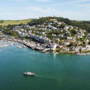 Riverside Apartment with Stunning River Dart View