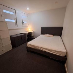 Quiet secure home in CBD, handy close to Downtown Britomart Ferry and Spark Arena