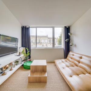 Charming, modern flat with private parking