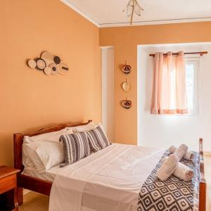 CozyCity2-Bedroom Apartment for3 by Alecos Studios