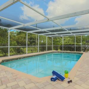 Sunset Poolhouse - Pool, Firepit, Playset, Games