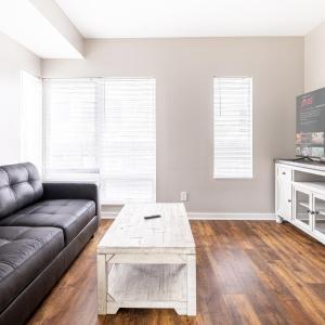 Luxury Downtown Townhome Private Garage Unit 3