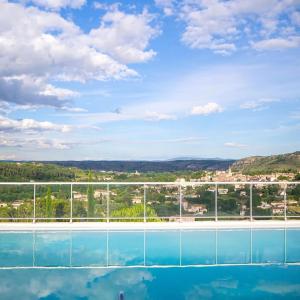 gite location climatisé avec Piscine commune en Ardèche