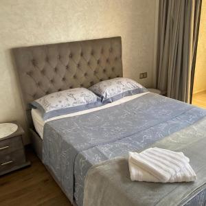 1 bed with balcony near CFC