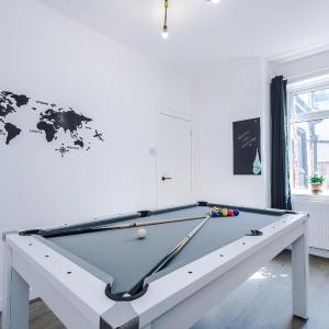 Incredible 4Bedroom Home In Salford, Game Room, Free Parking, Smart TV