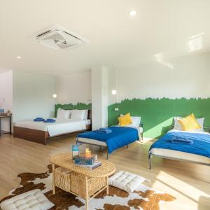 De Blue Door, Hatyai