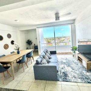 Modern, Downtown Apartment, 2BR, 2BTH, with pool