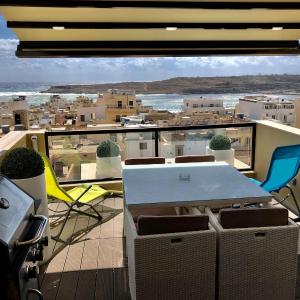 Sea View 2 Bedroom Penthouse close to Beach Hpi6767