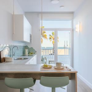 Designer apartment facing the sea