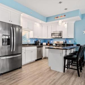 Harbor Hideaway 1 Block to Beach AC